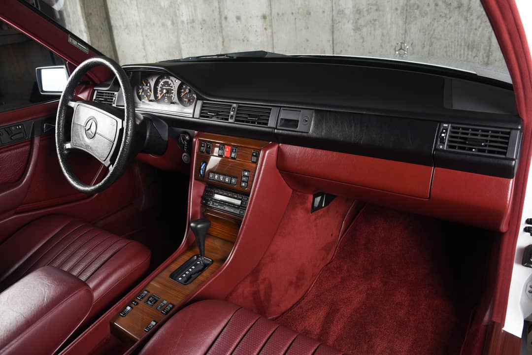 1987 Mercedes-Benz 300-Class 300 E — photo 39