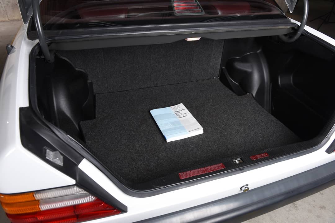 1987 Mercedes-Benz 300-Class 300 E — photo 8