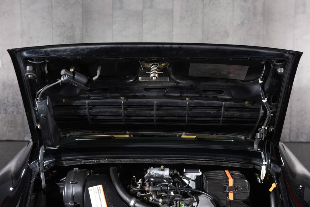 1990 Porsche 911 Carrera 4 — photo 11