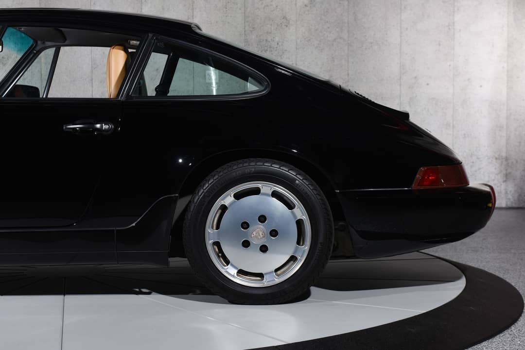 1990 Porsche 911 Carrera 4 — photo 22