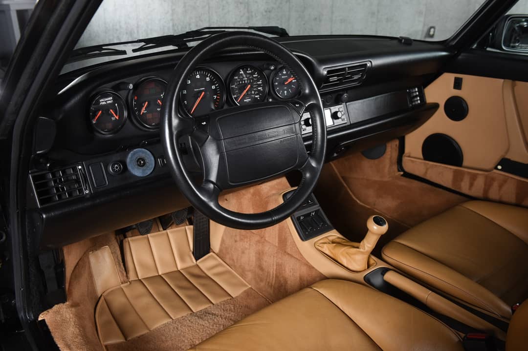 1990 Porsche 911 Carrera 4 — photo 26