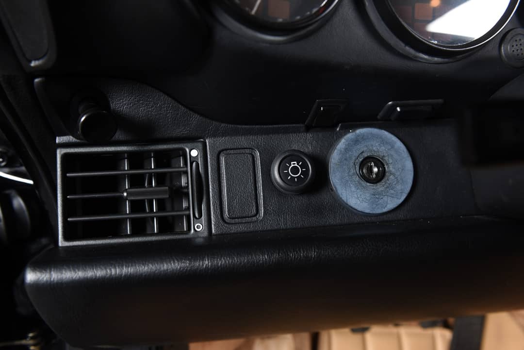 1990 Porsche 911 Carrera 4 — photo 28