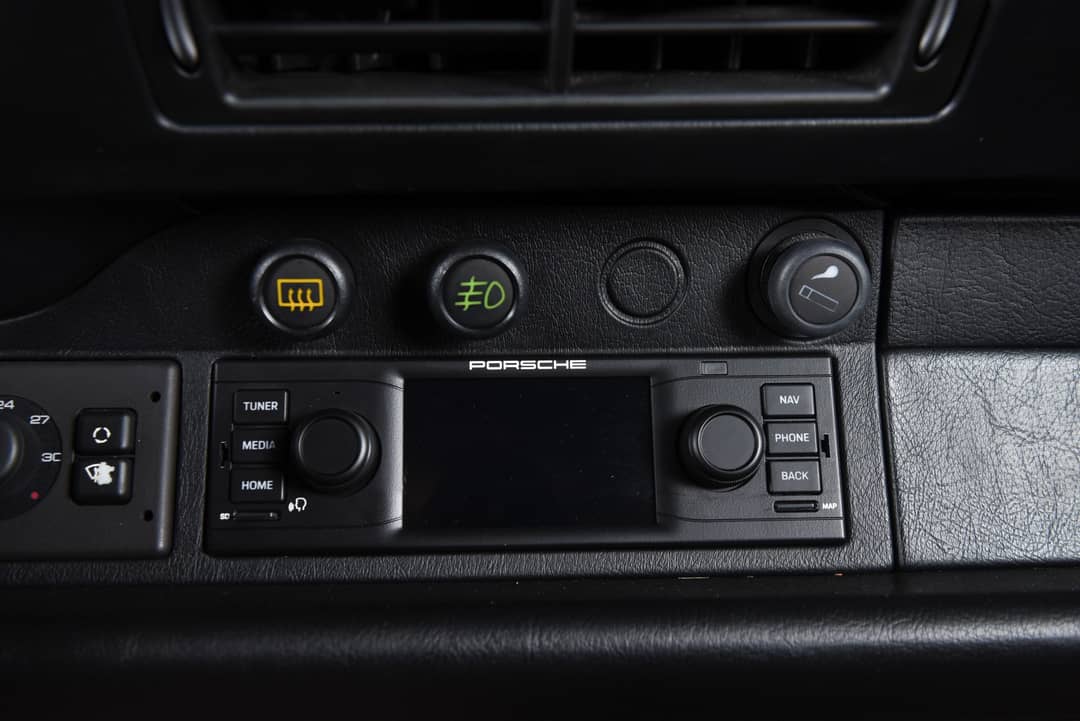 1990 Porsche 911 Carrera 4 — photo 32