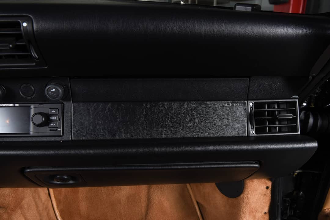 1990 Porsche 911 Carrera 4 — photo 33