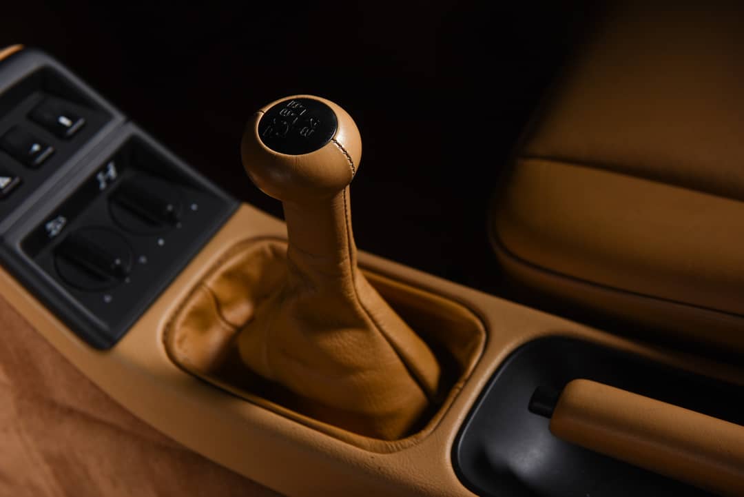 1990 Porsche 911 Carrera 4 — photo 35