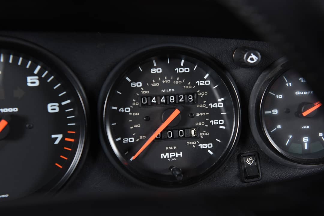 1990 Porsche 911 Carrera 4 — photo 44