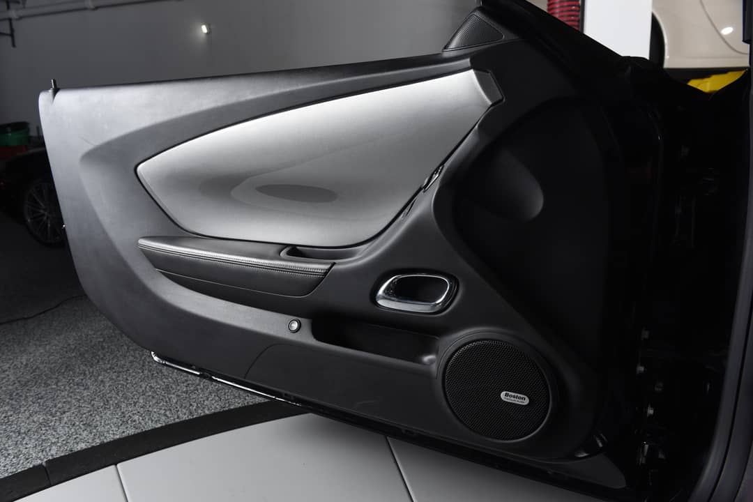 2011 Chevrolet Camaro SS — photo 21
