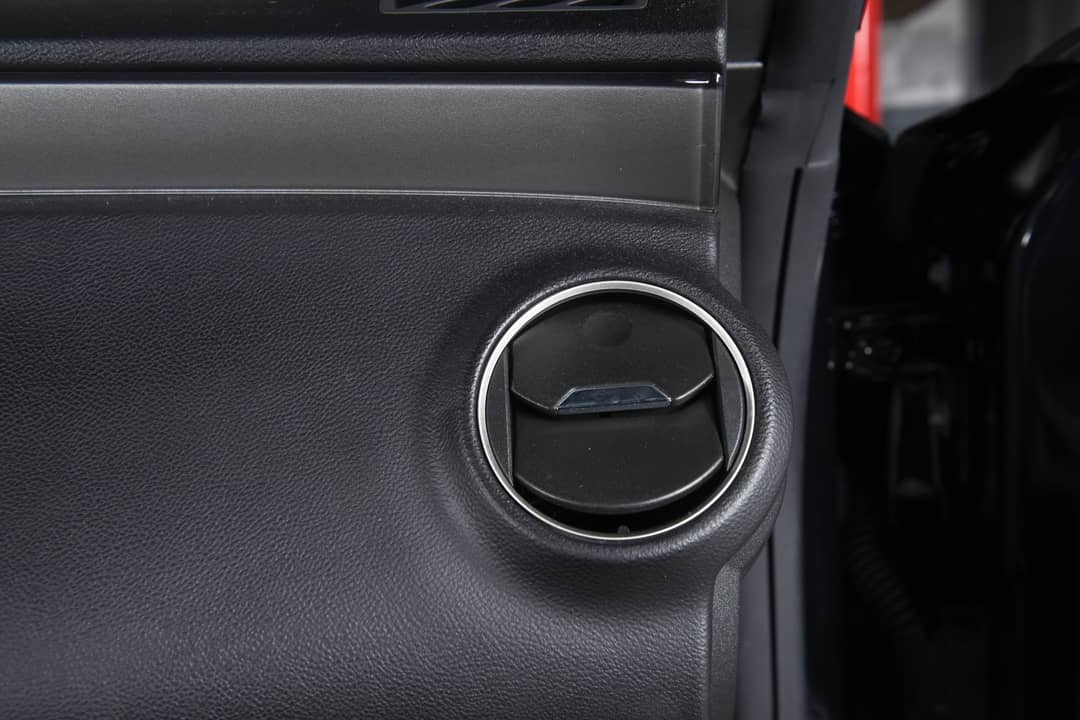2011 Chevrolet Camaro SS — photo 28