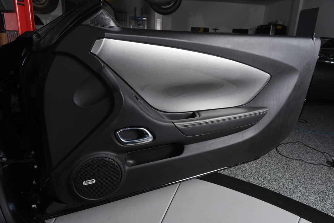 2011 Chevrolet Camaro SS — photo 38
