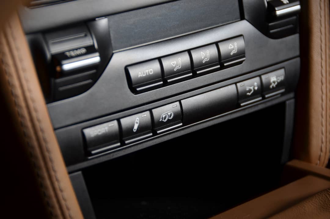 2012 Porsche 911 Carrera 4 GTS — photo 35