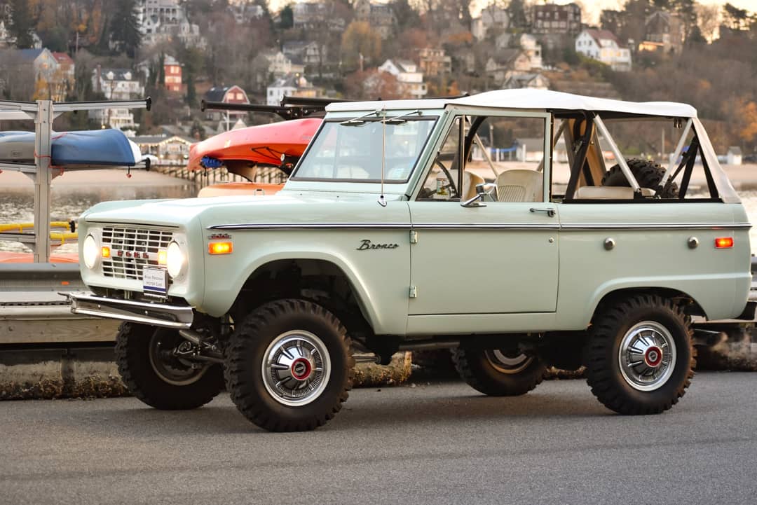 1966 Ford Bronco Custom — photo 11