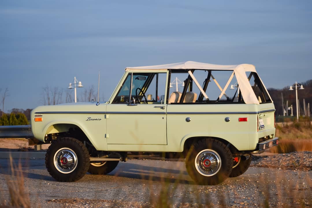 1966 Ford Bronco Custom — photo 12