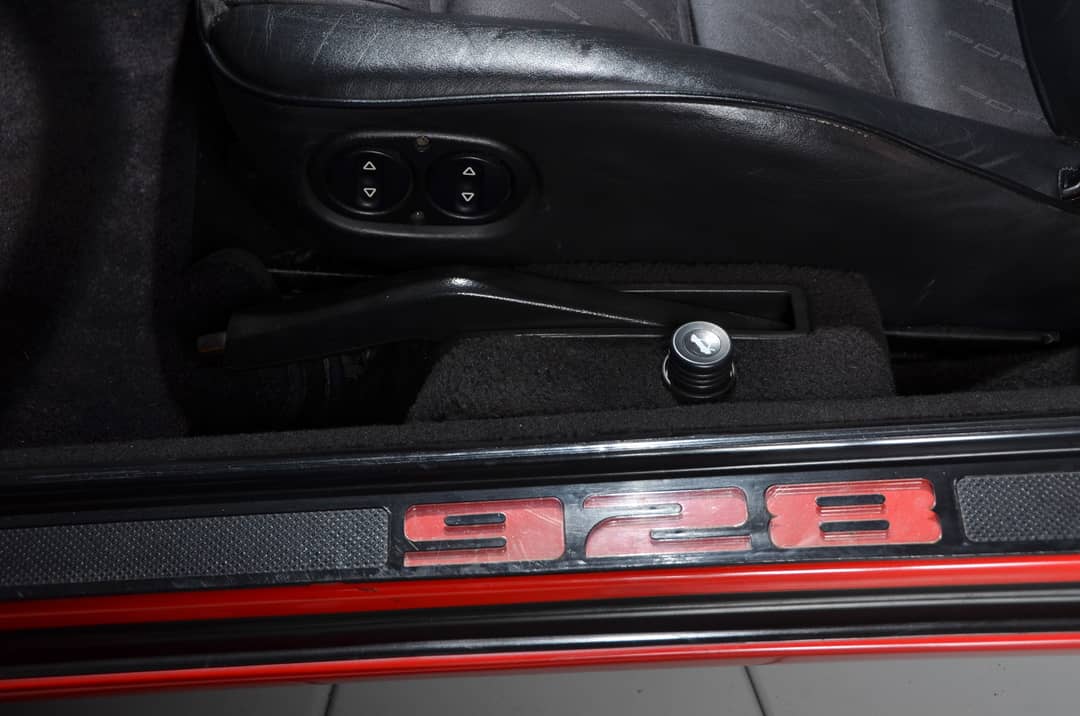 1987 Porsche 928 S4 — photo 25