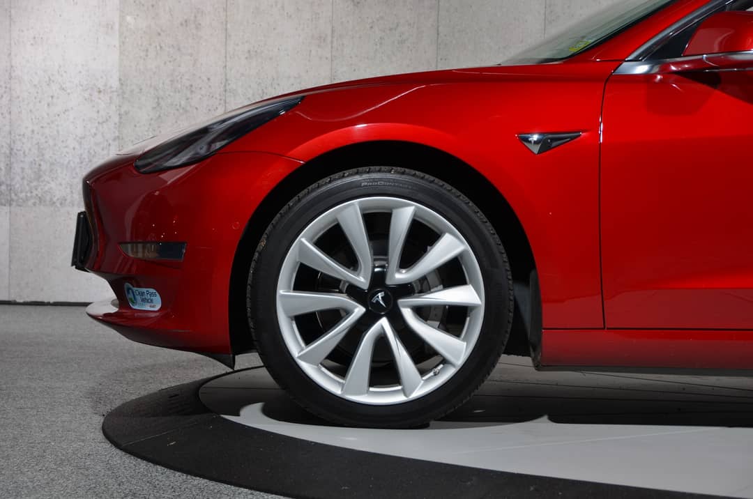 2018 Tesla Model 3 Long Range — photo 11
