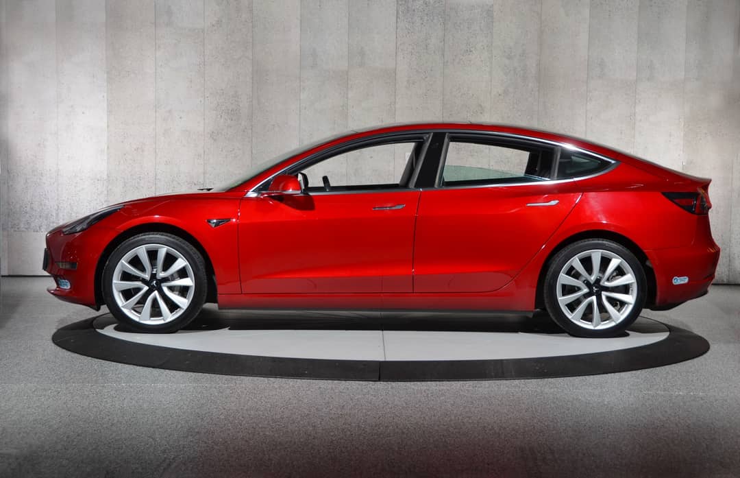 2018 Tesla Model 3 Long Range — photo 12