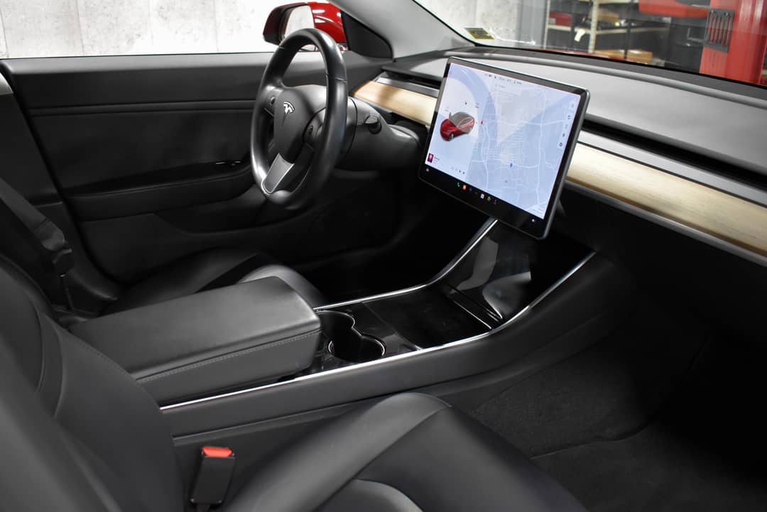 2018 Tesla Model 3 Long Range — photo 14