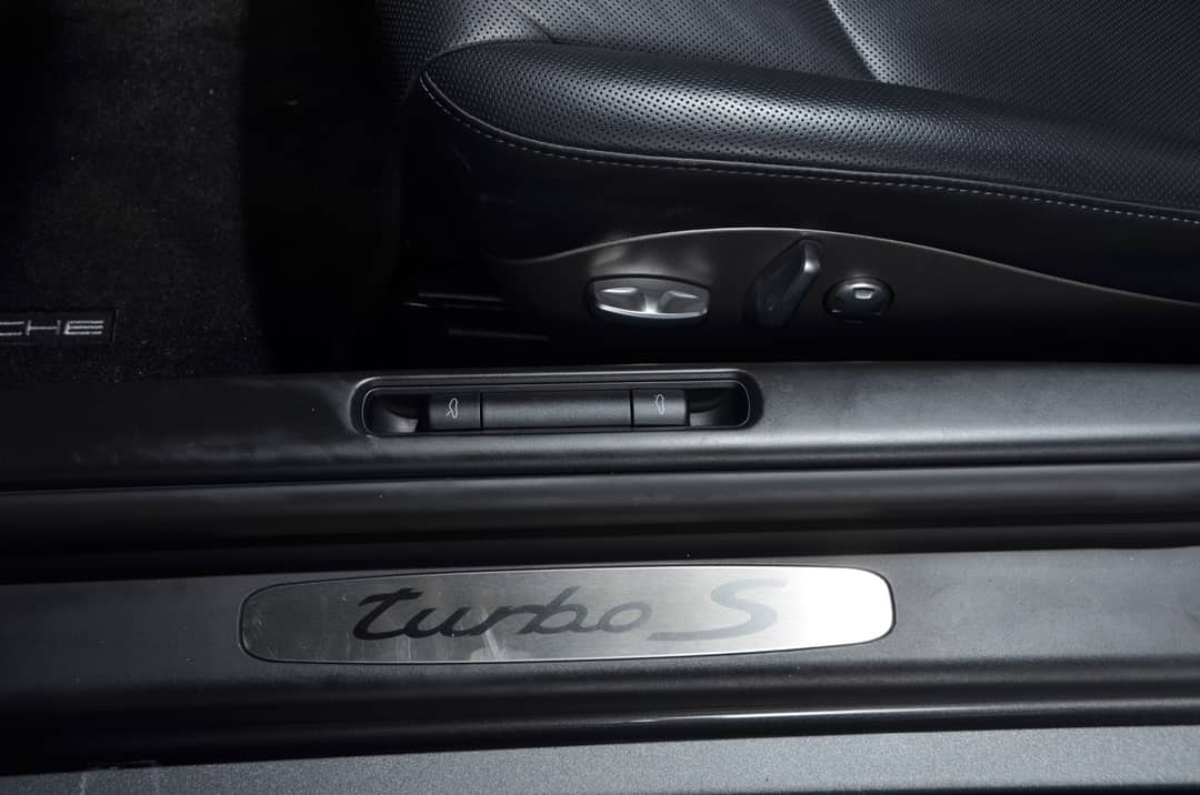 2013 Porsche 911 Turbo S — photo 32