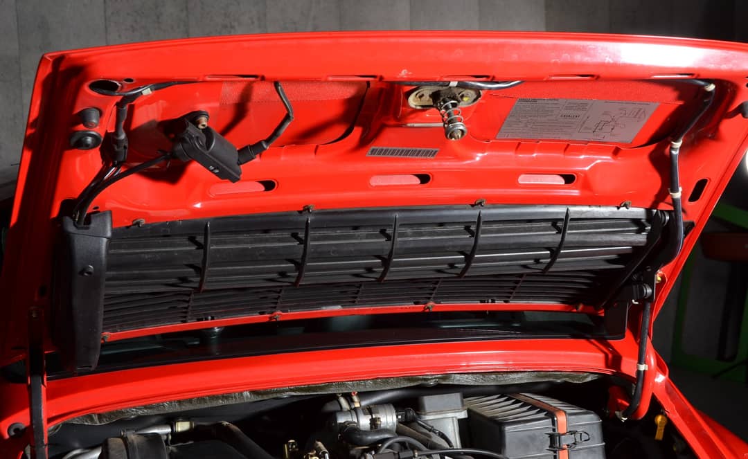 1990 Porsche 911 Carrera 2 — photo 24