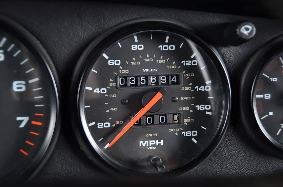 1990 Porsche 911 Carrera 2 — photo 42