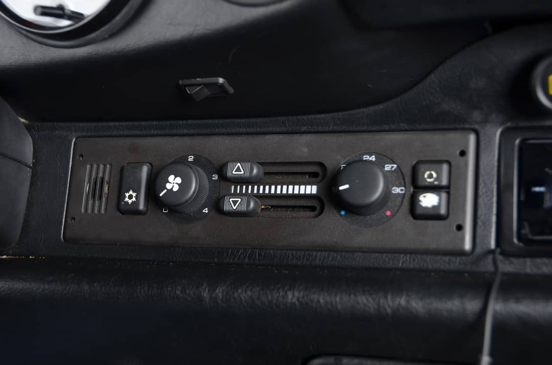 1990 Porsche 911 Carrera 2 — photo 43