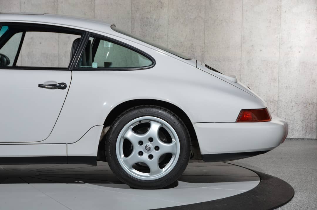 1992 Porsche 911 Carrera 4 — photo 32