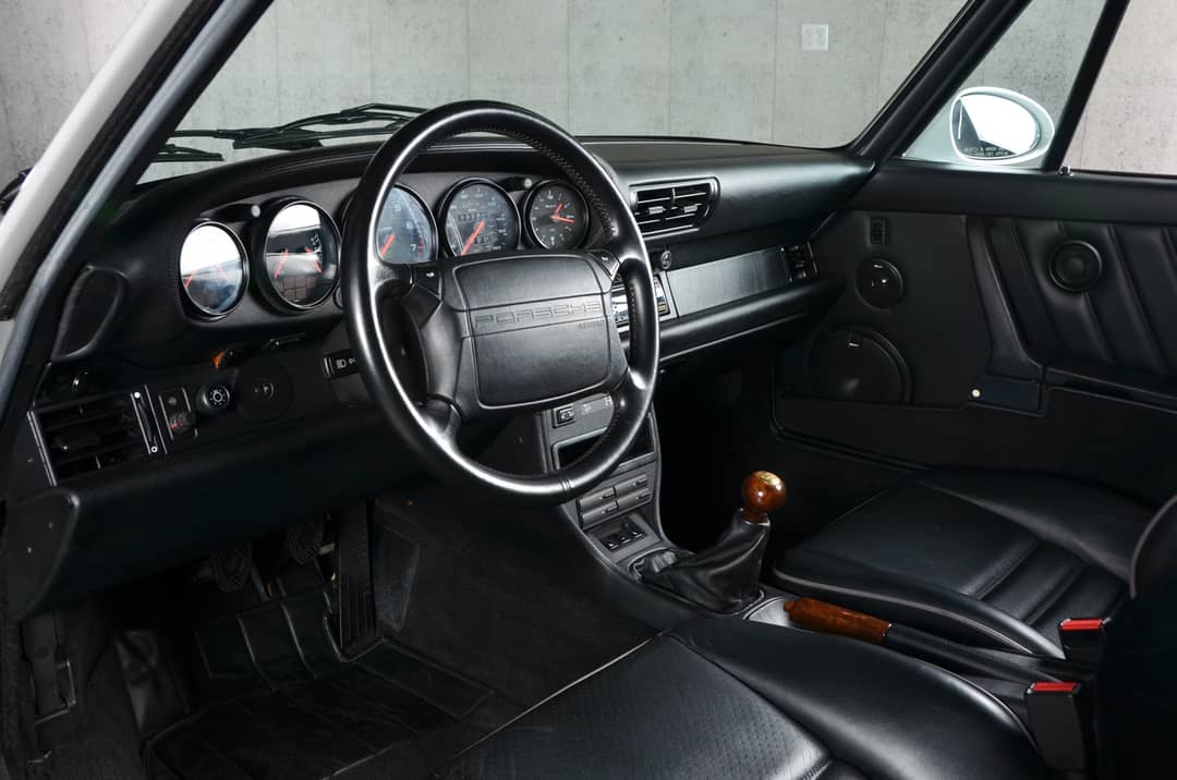 1992 Porsche 911 Carrera 4 — photo 35
