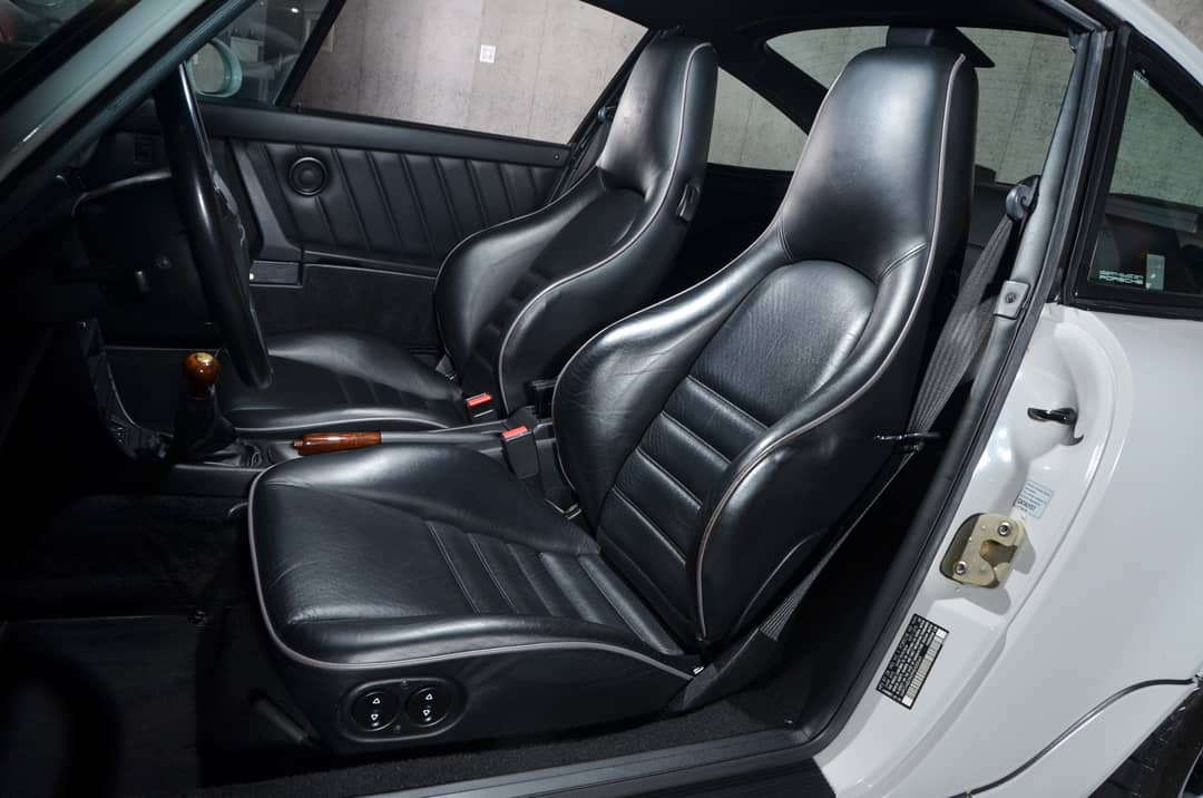 1992 Porsche 911 Carrera 4 — photo 36