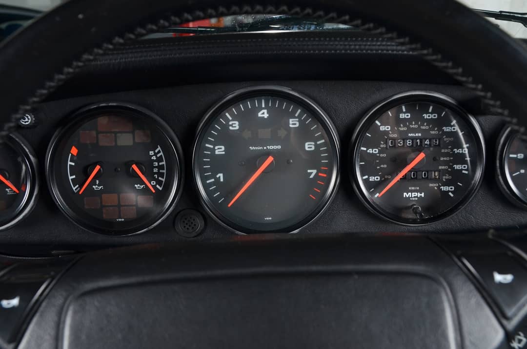 1992 Porsche 911 Carrera 4 — photo 39