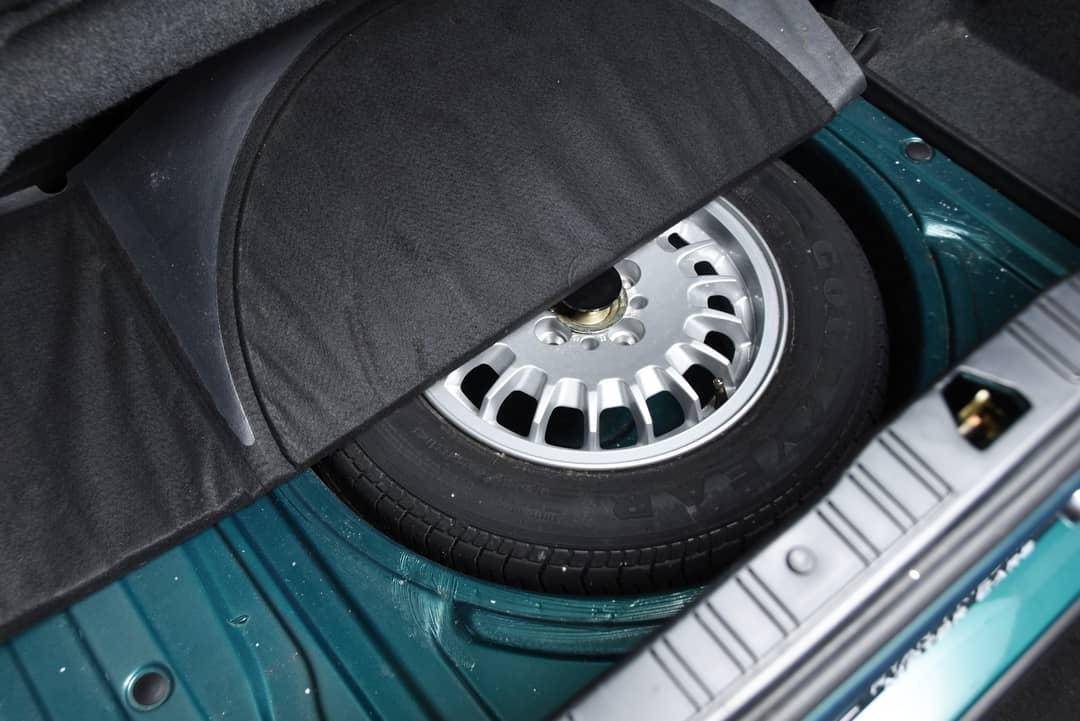 1991 BMW 3 Series 318i — photo 11