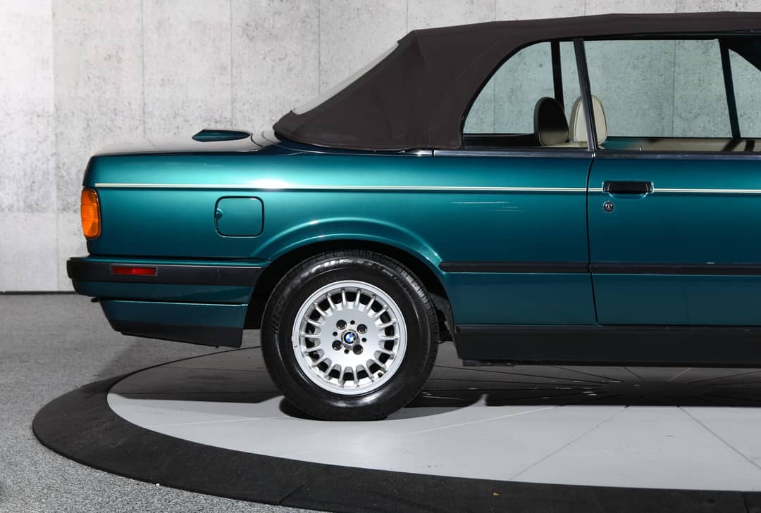 1991 BMW 3 Series 318i — photo 3