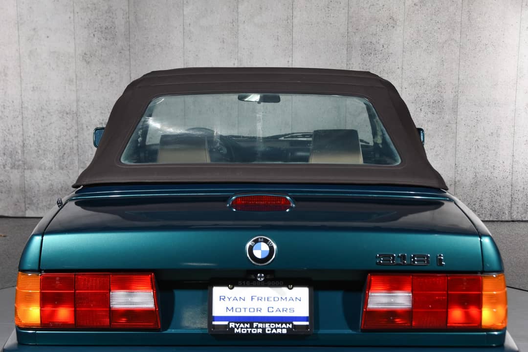 1991 BMW 3 Series 318i — photo 21