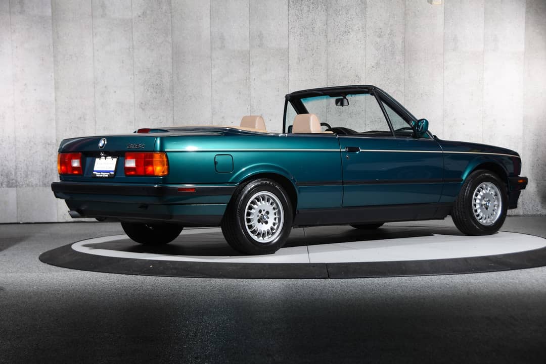 1991 BMW 3 Series 318i — photo 23