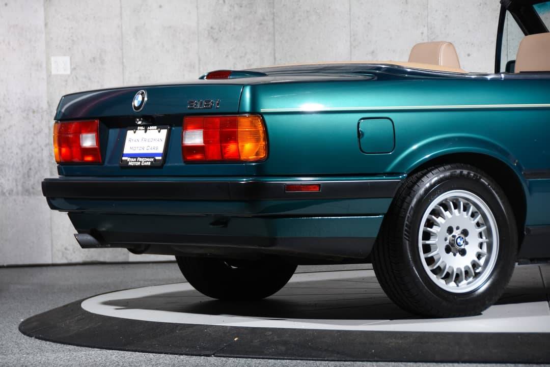 1991 BMW 3 Series 318i — photo 24