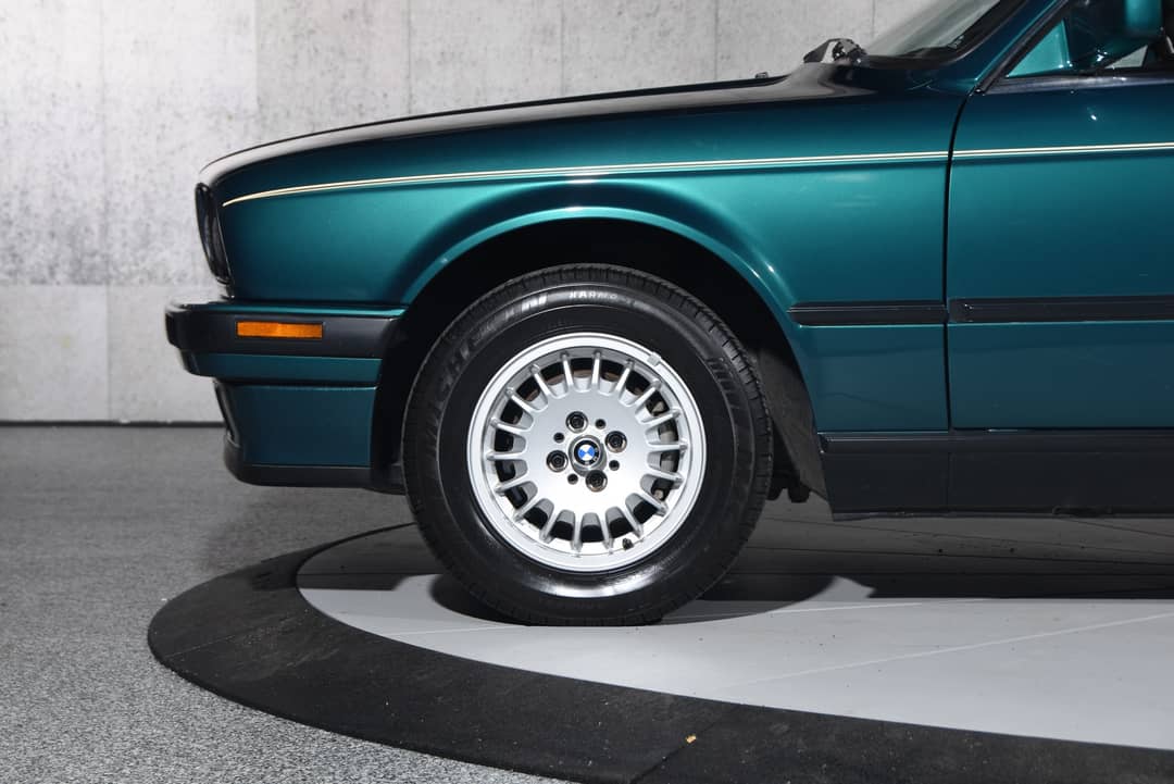 1991 BMW 3 Series 318i — photo 25