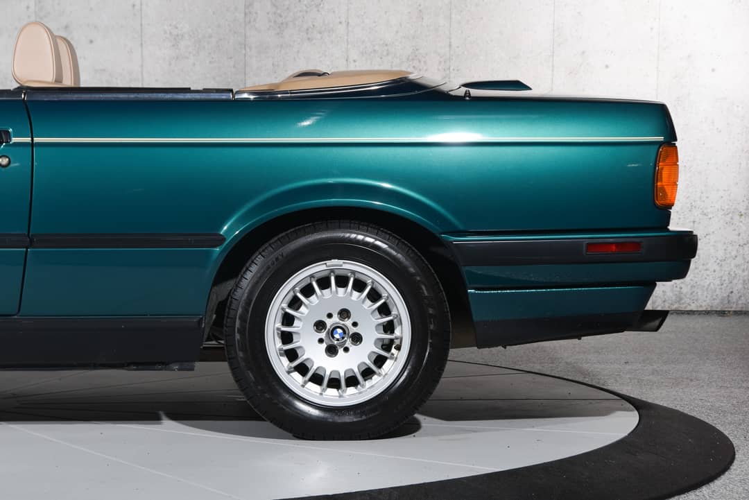 1991 BMW 3 Series 318i — photo 27