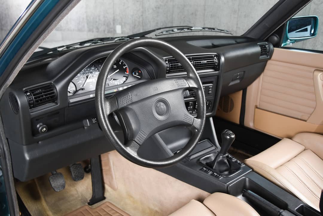 1991 BMW 3 Series 318i — photo 29