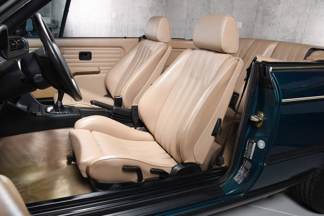 1991 BMW 3 Series 318i — photo 30