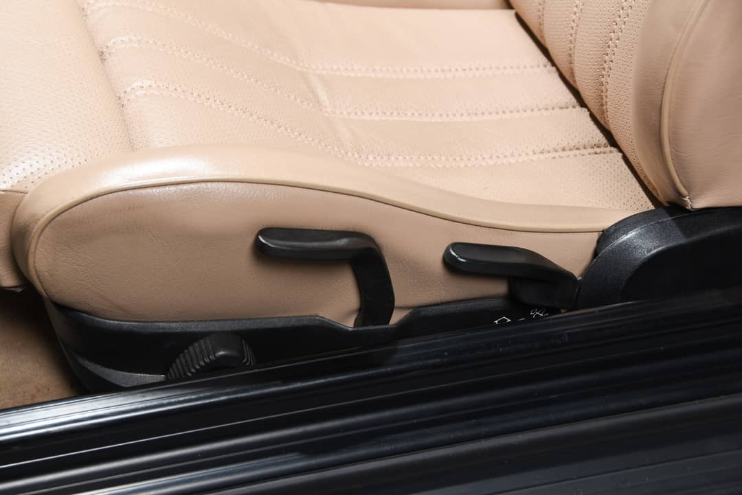 1991 BMW 3 Series 318i — photo 31