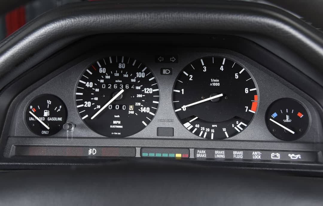 1991 BMW 3 Series 318i — photo 33