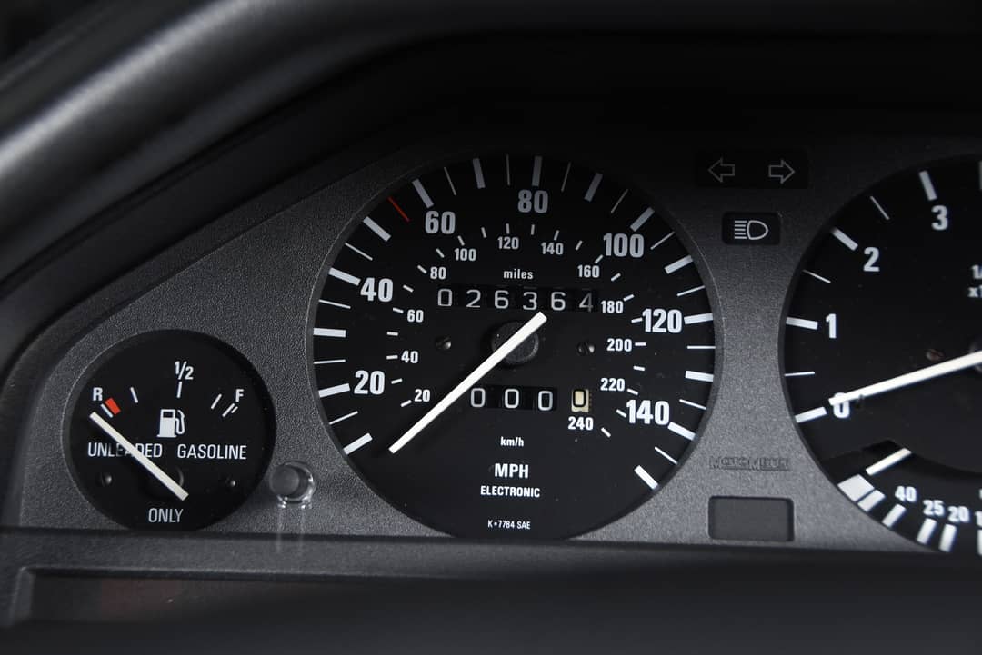 1991 BMW 3 Series 318i — photo 34