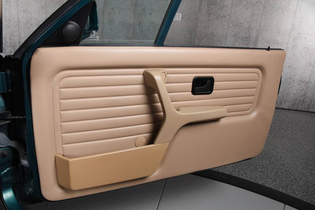 1991 BMW 3 Series 318i — photo 42