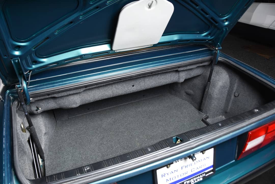 1991 BMW 3 Series 318i — photo 10