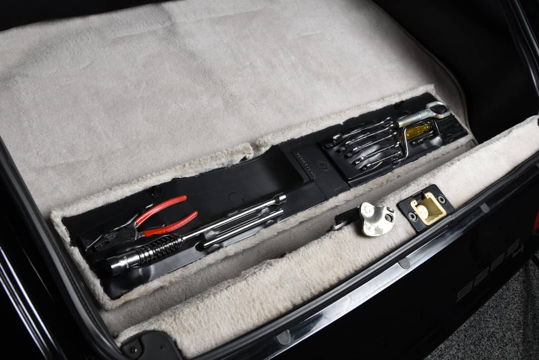 1989 Porsche 928 S4 — photo 16