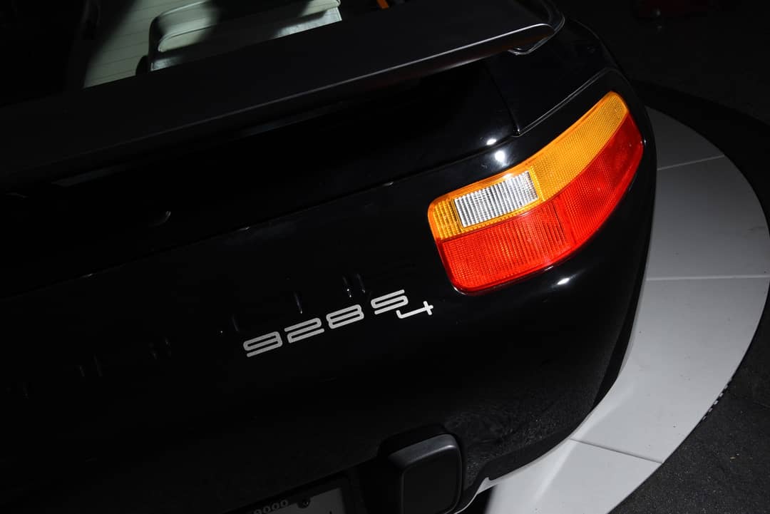 1989 Porsche 928 S4 — photo 17