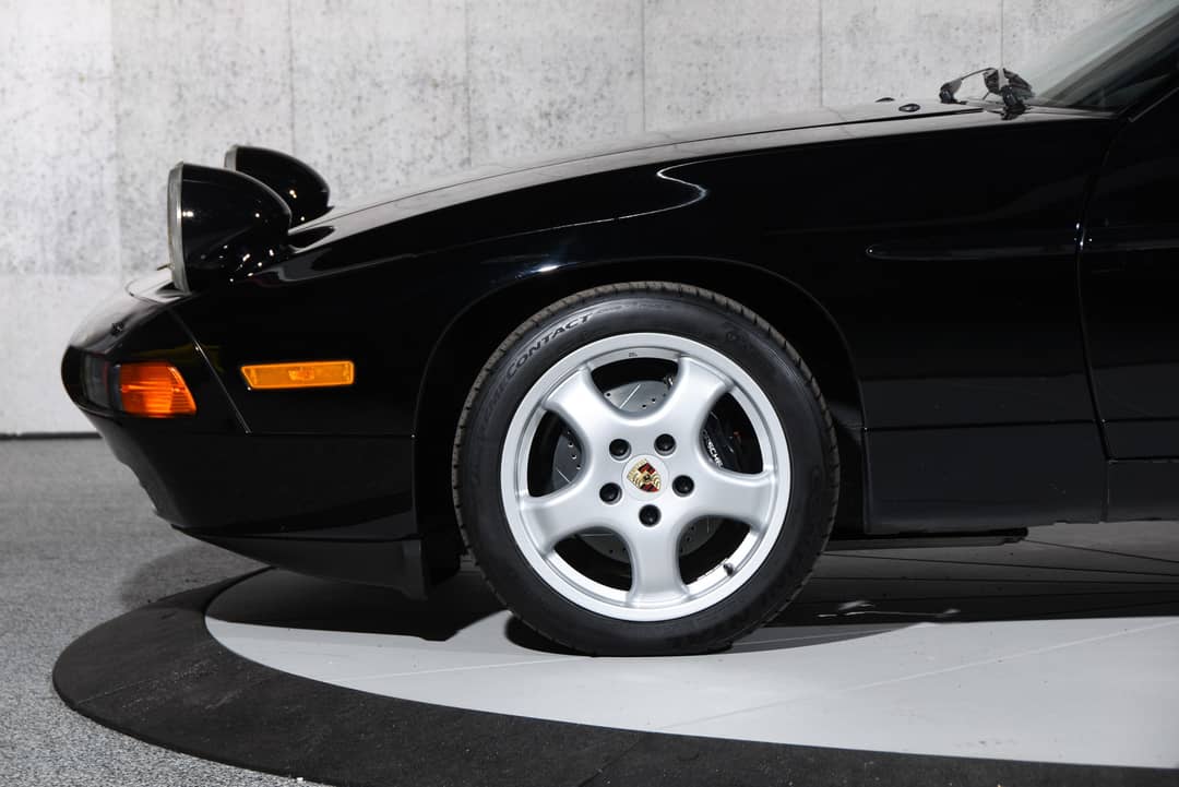 1989 Porsche 928 S4 — photo 28