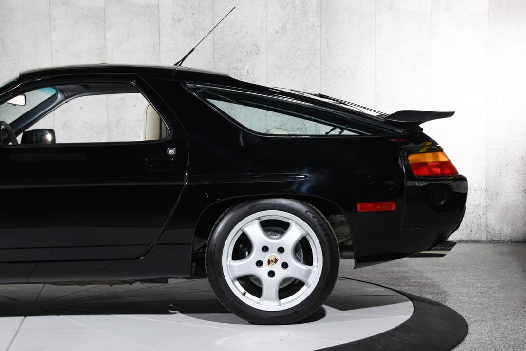 1989 Porsche 928 S4 — photo 31
