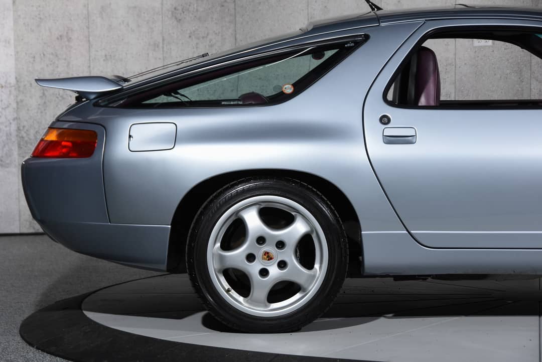 1992 Porsche 928 GTS — photo 32