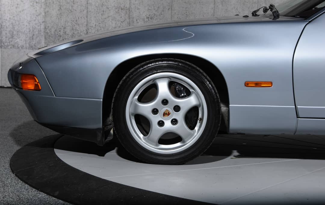 1992 Porsche 928 GTS — photo 36