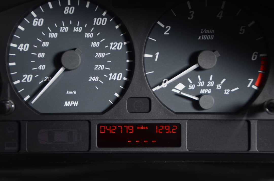 2001 BMW 3 Series 325Ci — photo 21