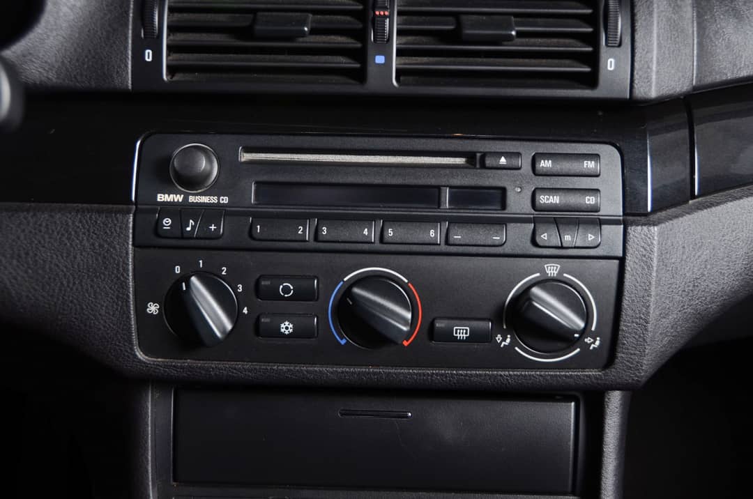 2001 BMW 3 Series 325Ci — photo 22